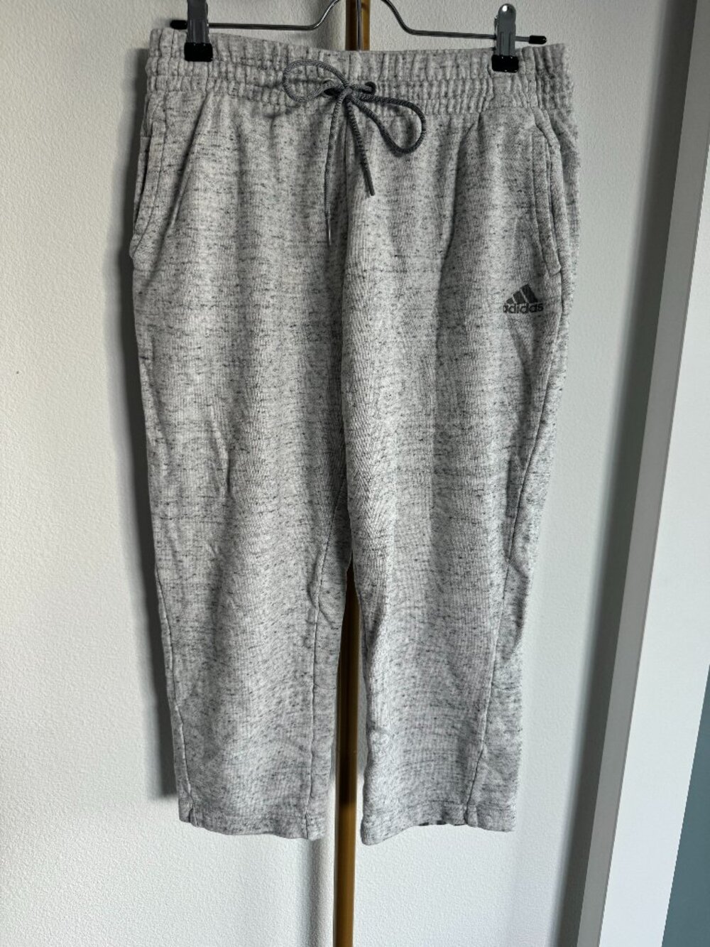 Adidas Women’s M Gray Cropped Sweatpants 3 Stripe Joggers